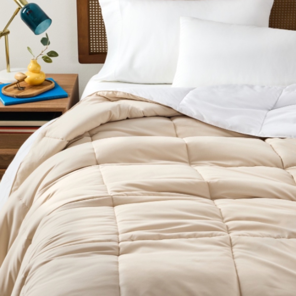 Arch Studio Microfiber Down Alternative Comforter, King, Exclusive